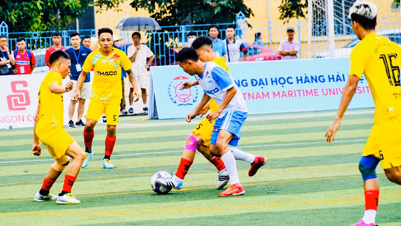 Các trận đấu diễn ra sôi nổi và hấp dẫn.