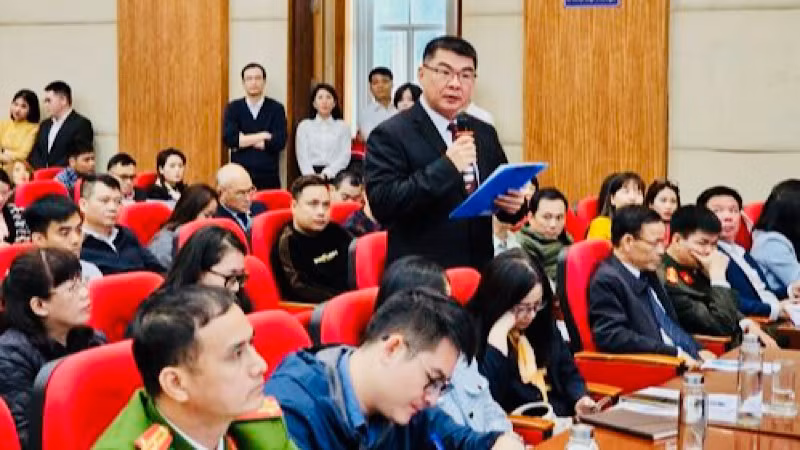 Đại diện các doanh nghiệp nêu ý kiến, kiến nghị tại đối thoại.