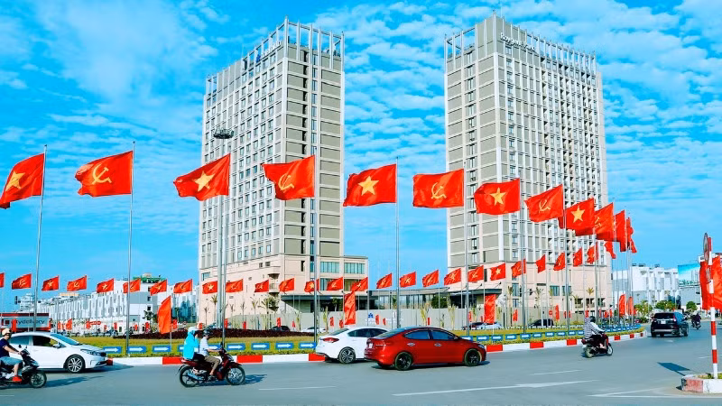 Hạ tầng giao thông đô thị thành phố phát triển mạnh mẽ.