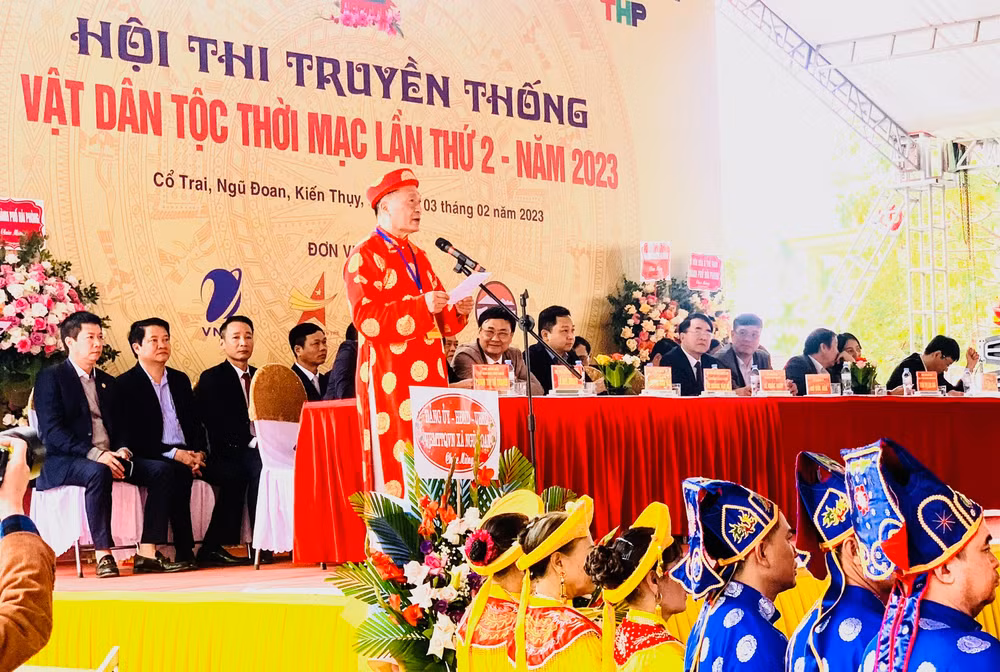 Quang cảnh khai mạc Hội thi truyền thống vật dân tộc thời Mạc.