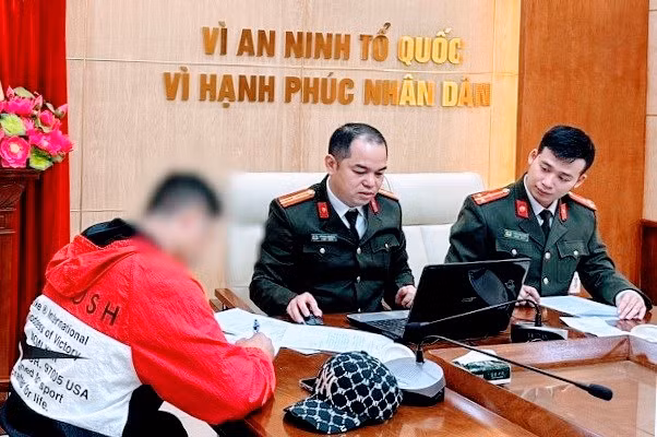 Phòng An ninh mạng và phòng, chống tội phạm sử dụng công nghệ cao (Công an thành phố Hải Phòng) làm việc với ông P.T.V.
