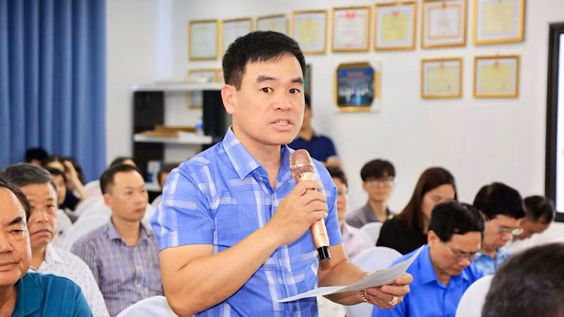 Cử tri đóng góp ý kiến xây dựng các dự thảo luật.