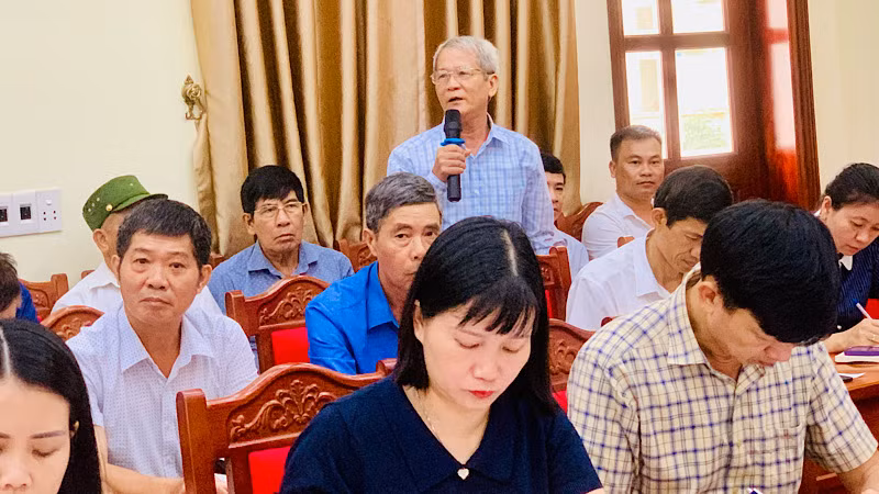 Đại diện khu dân cư có đất bị thu hồi phát biểu.