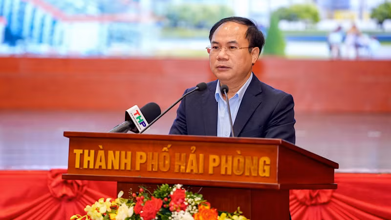 Thứ trưởng Xây dựng Nguyễn Văn Sinh phát biểu tại hội thảo.