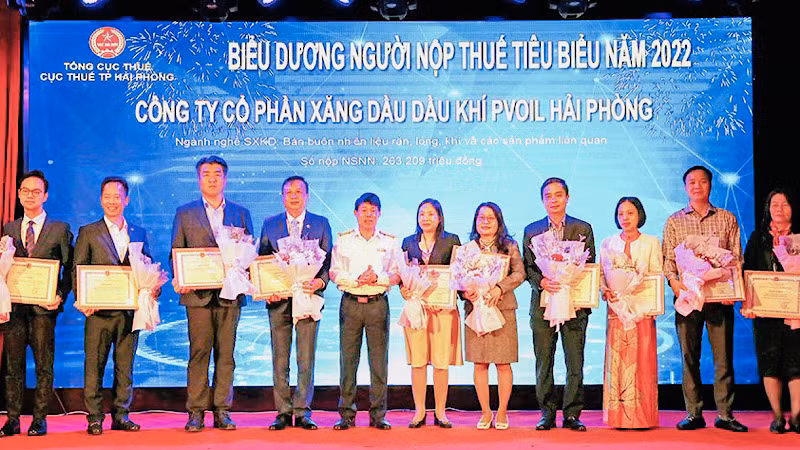 Các doanh nghiệp tiêu biểu được Cục Thuế Hải Phòng biểu dương, khen thưởng.