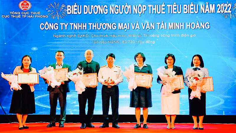 Các doanh nghiệp tiêu biểu được biểu dương và Tổng cục Thuế khen thưởng.