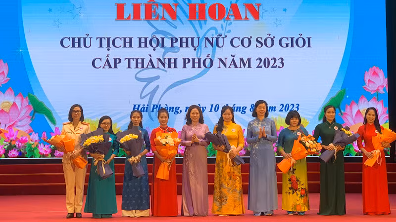 Tám Chi hội Phụ nữ giỏi tham gia Vòng chung kết Liên hoan Chủ tịch Hội Phụ nữ cơ sở giỏi.