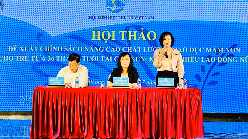 Đại diện Trung ương Hội Liên hiệp Phụ nữ Việt Nam, Hội Phụ nữ Hải Phòng và Ban Quản lý Khu Kinh tế Hải Phòng chủ trì Hội thảo.