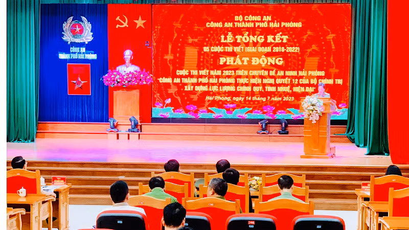 Quang cảnh phát động cuộc thi viết về Công an Hải Phòng xây dựng lực lượng chính quy, tinh nhuệ, hiện đại.