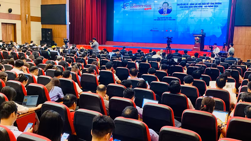 Phó Trưởng Ban Kinh tế Trung ương Nguyễn Đức Hiển phát biểu tại diễn đàn.