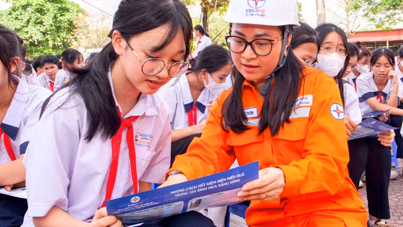 Ngành điện Hải Phòng tập trung vận động các cơ quan, đơn vị, doanh nghiệp và các tầng lớp nhân dân cùng chung tay thực hiện tiết kiệm điện.