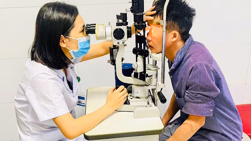 Khám bệnh về mắt tại Bệnh viện Mắt Hải Phòng.