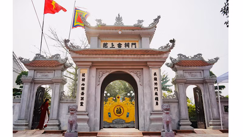 Cổng vào Di tích Quốc gia Phạm Thượng Quận.