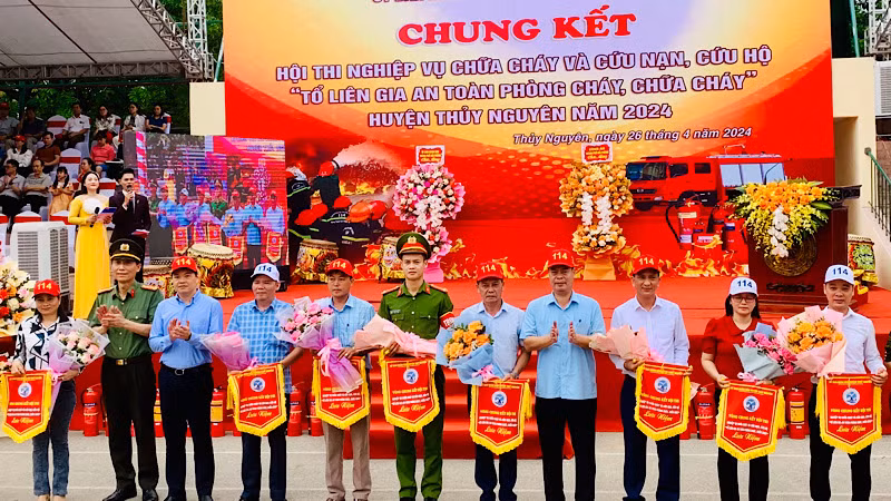 Đông đảo các "Tổ liên gia an toàn phòng cháy, chữa cháy" tham gia hội thi nghiệp vụ chữa cháy và cứu nạn, cứu hộ huyện Thủy Nguyên năm 2024.