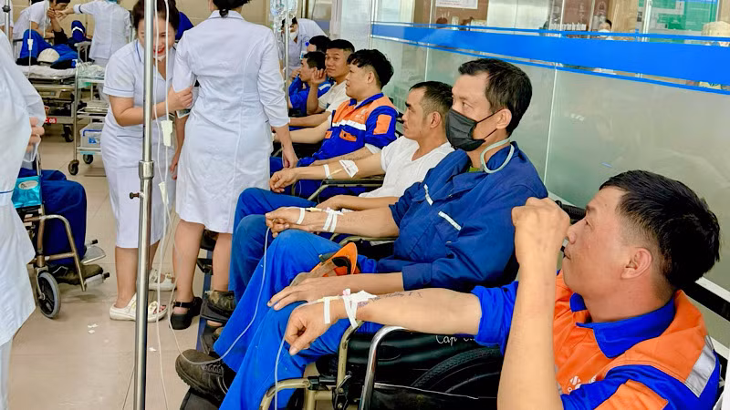 Các công nhân Công ty cổ phần đóng tàu Sông Cấm đang điều trị tại các cơ sở y tế.