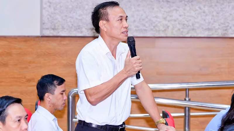 Đại biểu cử tri phát biểu ý kiến.