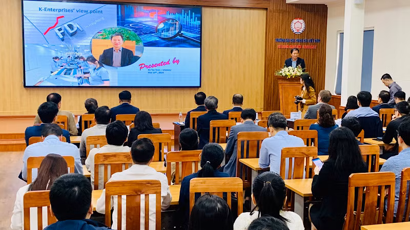 Ông Ko Tae Yeon, Chủ tịch Hiệp hội doanh nghiệp Hàn Quốc (KOCHAM) tại Hải Phòng phát biểu tại Hội thảo.