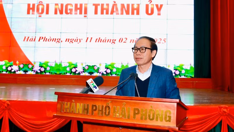 Bí thư Thành ủy Hải Phòng Lê Tiến Châu phát biểu tại Hội nghị Thành ủy.