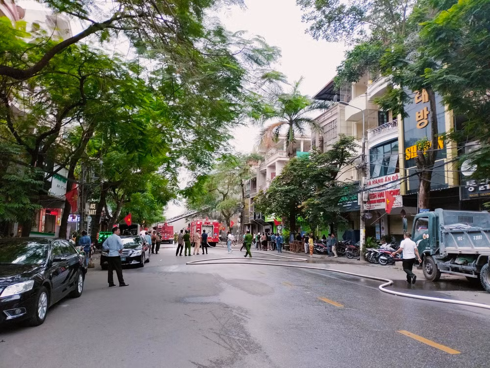 Vụ cháy xảy ra trên phố Văn Cao (Hải Phòng).