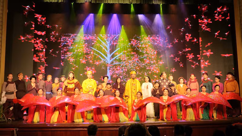 "Bà chúa Mõ" lên sân khấu thành phố Cảng.