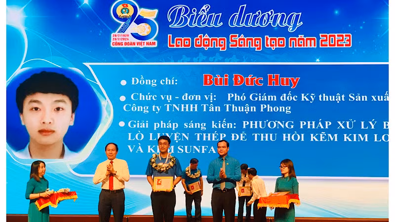Các tấm gương lao động sáng tạo tiêu biểu được biểu dương, vinh danh.
