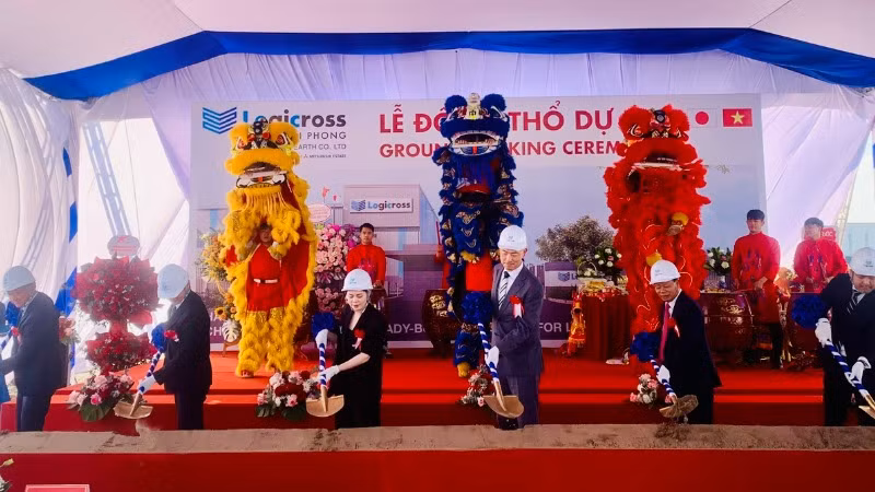 Các đại biểu tham gia động thổ khởi công xây dựng dự án Logicross Hải Phòng của Tập đoàn Mitsubishi Estate.