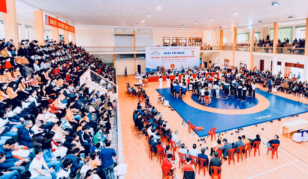 Giải vô địch vật tự do-vật dân tộc Cúp Báo Hải Phòng luôn hấp dẫn, thu hút đông đảo khán giả tham dự.