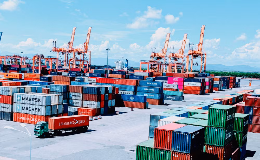 Cảng biển trên địa bàn quận Hải An luôn nhộn nhịp ngày đêm.