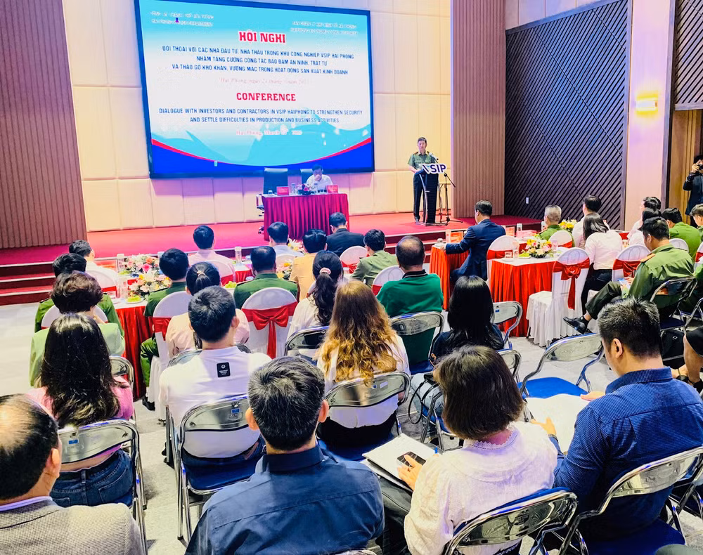 Lãnh đạo Ban Quản lý Khu kinh tế Hải Phòng, Giám đốc Công an thành phố Hải Phòng chủ trì đối thoại với các doanh nghiệp FDI trong Khu công nghiệp Vsip Hải Phòng.