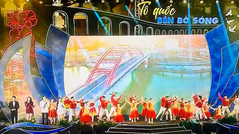 Chương trình trao giải cuộc thi "Tổ quốc bên bờ sóng"