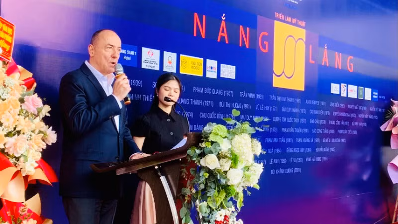 Tổng quản lý Pullman Hai Phong Grand Hotel, ông Guy Poujoulat chia sẻ tại triển lãm. Tổng quản lý Pullman Hai Phong Grand Hotel, ông Guy Poujoulat chia sẻ tại triển lãm.