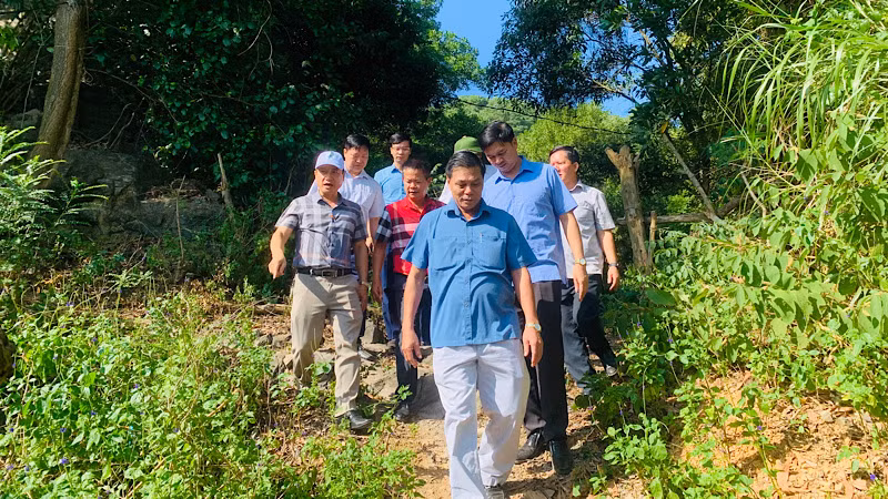 Khảo sát tại khu vực Áng Khe Thùng.