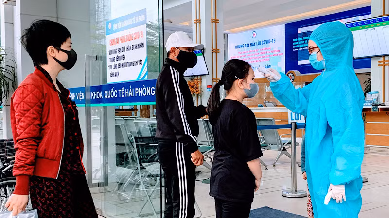 Ngành y tế chuẩn bị các điều kiện để điều trị dịch bệnh.