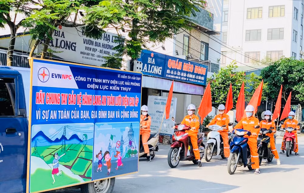 Hoạt động tuyên truyền thực hiện tiết kiệm điện được triển khai mạnh mẽ nhằm động viên doanh nghiệp và người dân chung tay cùng thực hiện tiết kiệm điện, giữ an toàn cho lưới điện trong mùa nắng nóng.