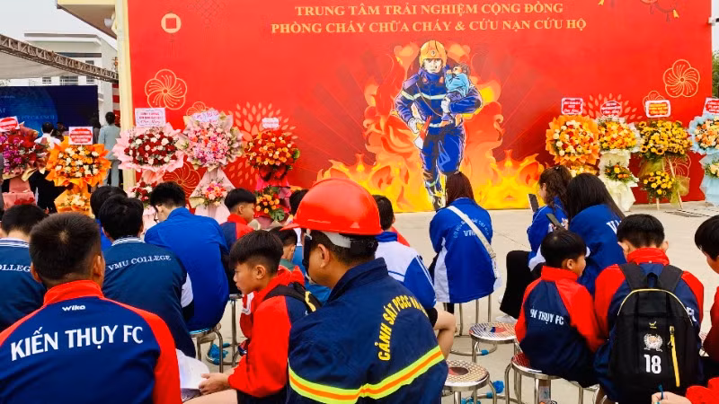 Học sinh trải nghiệm tại Trung tâm.