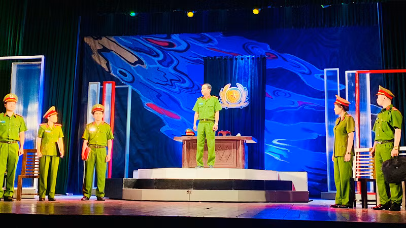 Với ý chí và sự quyết tâm của toàn Đảng, toàn dân ta, công cuộc phòng, chống tham nhũng, tiêu cực nhất định sẽ thành công, đất nước tiếp tục phát triển.