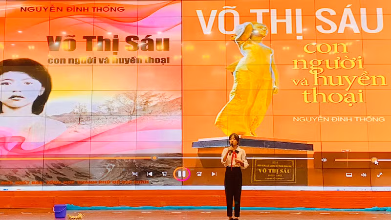 Tiết mục kể chuyện về anh hùng Võ Thị Sáu.