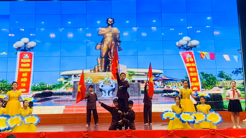 Tiết mục kể chuyện về Anh hùng Phạm Ngọc Đa.