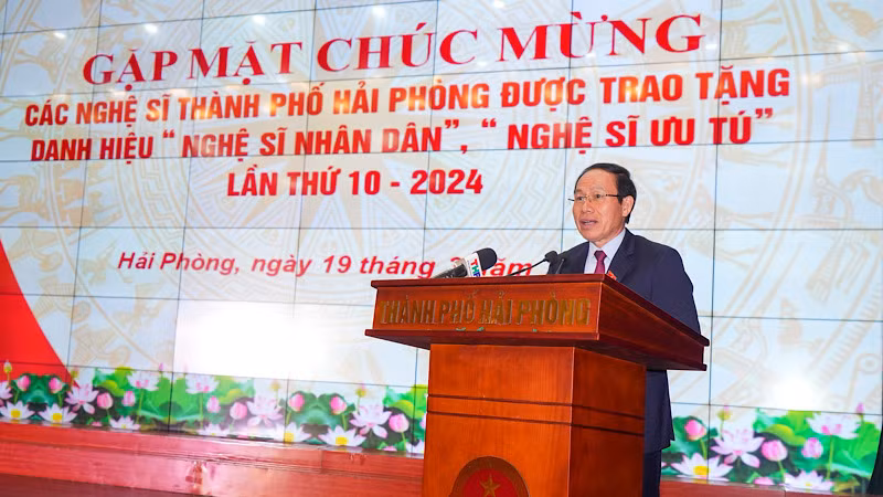 Bí thư Thành ủy Hải Phòng Lê Tiến Châu phát biểu tại cuộc gặp mặt.