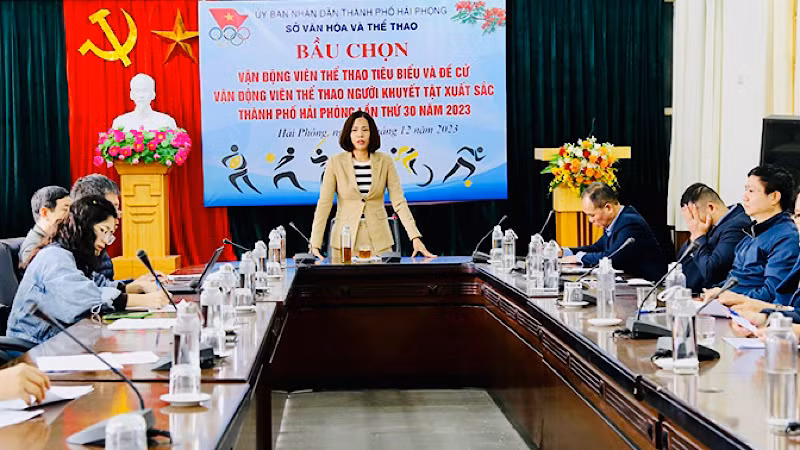 Phó Giám đốc Sở Văn hóa-Thể thao Hải Phòng Phạm Thị Tô Trang phát biểu tại cuộc bầu chọn vận động viên tiêu biểu.