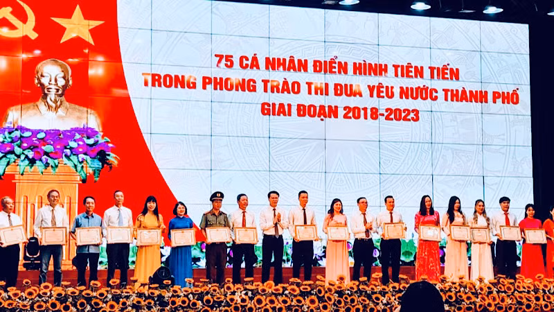 Biểu dương 75 cá nhân điển hình tiên tiến trong phong trào thi đua yêu nước giai đoạn 2028-2023.