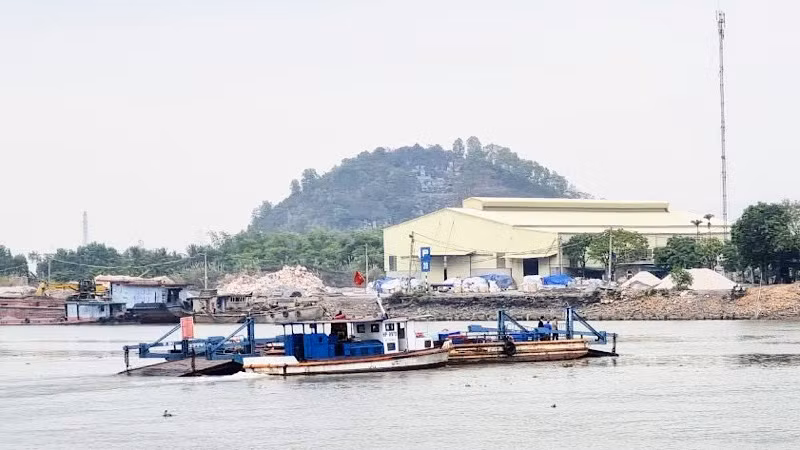 Phà Lại Xuân kết nối giao thông giữa huyện Thủy Nguyên (Hải Phòng) với thị xã Đông Triều (tỉnh Quảng Ninh) và ngược lại.