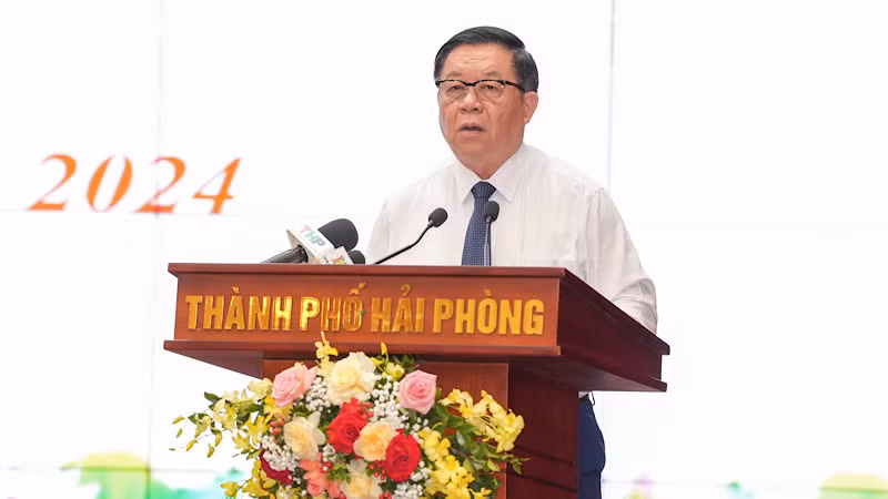 Đồng chí Nguyễn Trọng Nghĩa, Ủy viên Bộ Chính trị, Bí thư Trung ương Đảng, Trưởng Ban Tuyên giáo Trung ương phát biểu tại hội nghị.