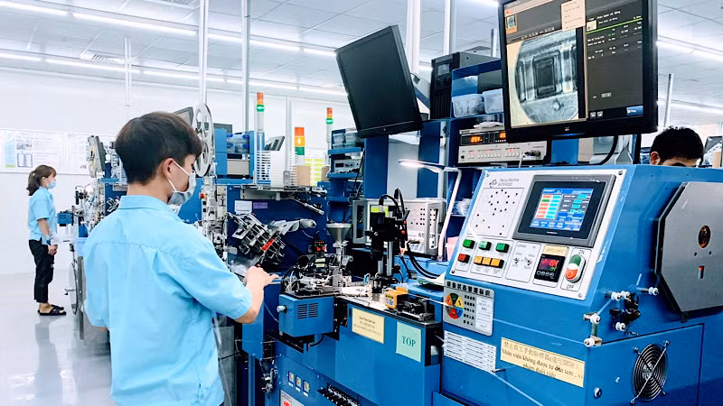 Sản xuất tại nhà máy của doanh nghiệp Trung Quốc trong Khu công nghiệp VSIP Hải Phòng.