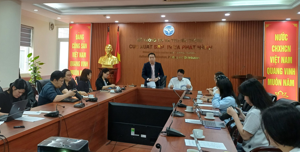 Lãnh đạo Cục Xuất bản, In và Phát hành phát biểu tại họp báo.