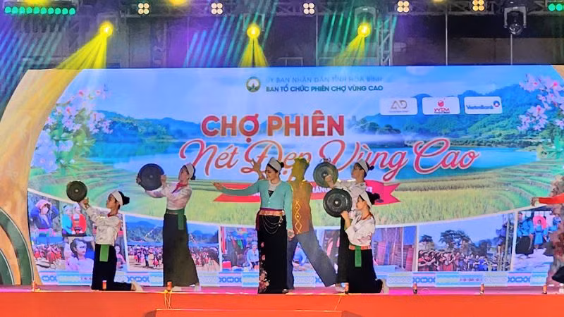 Chương trình nghệ thuật tại lễ khai mạc.