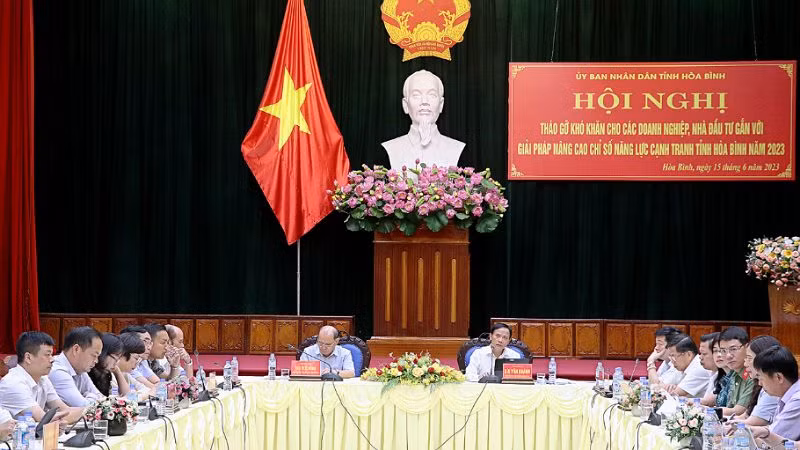 Đông đảo các doanh nghiệp và nhà đầu tư tham gia hội nghị.