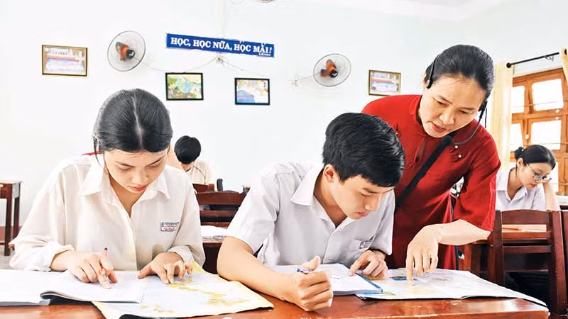 Học sinh Trường THPT Phạm Phú Thứ (xã Hòa Sơn, huyện Hòa Vang, thành phố Đà Nẵng) trong giờ ôn tập trước kỳ thi.