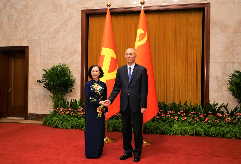 Đồng chí Trương Thị Mai và đồng chí Thái Kỳ tại cuộc hội đàm. (Ảnh: HỮU HƯNG)