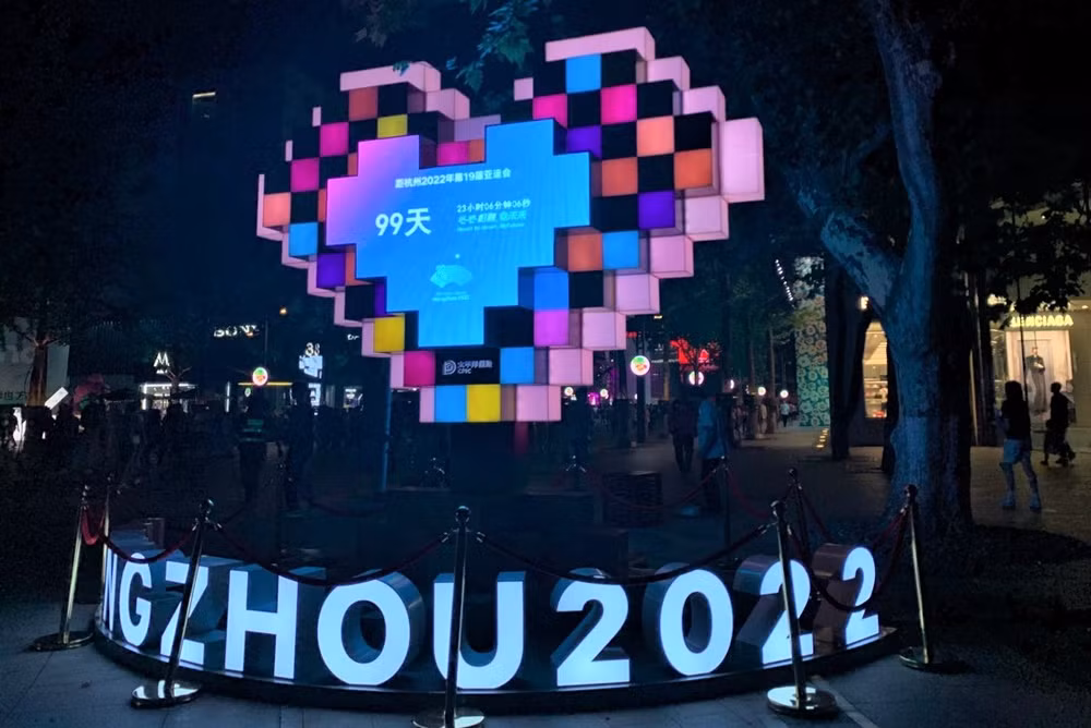 Mô hình đếm ngược trước khai mạc ASIAD 19 tại trung tâm thành phố Hàng Châu. (Ảnh: HỮU HƯNG)